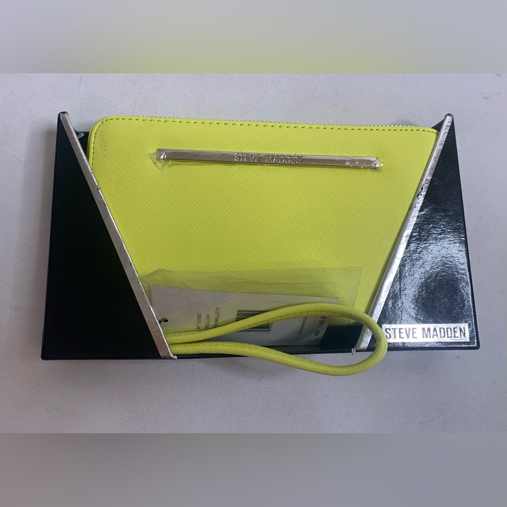 STEVE MADDEN Women’s yellow Wallet/Clutch w/Detachable Strap neon NWT